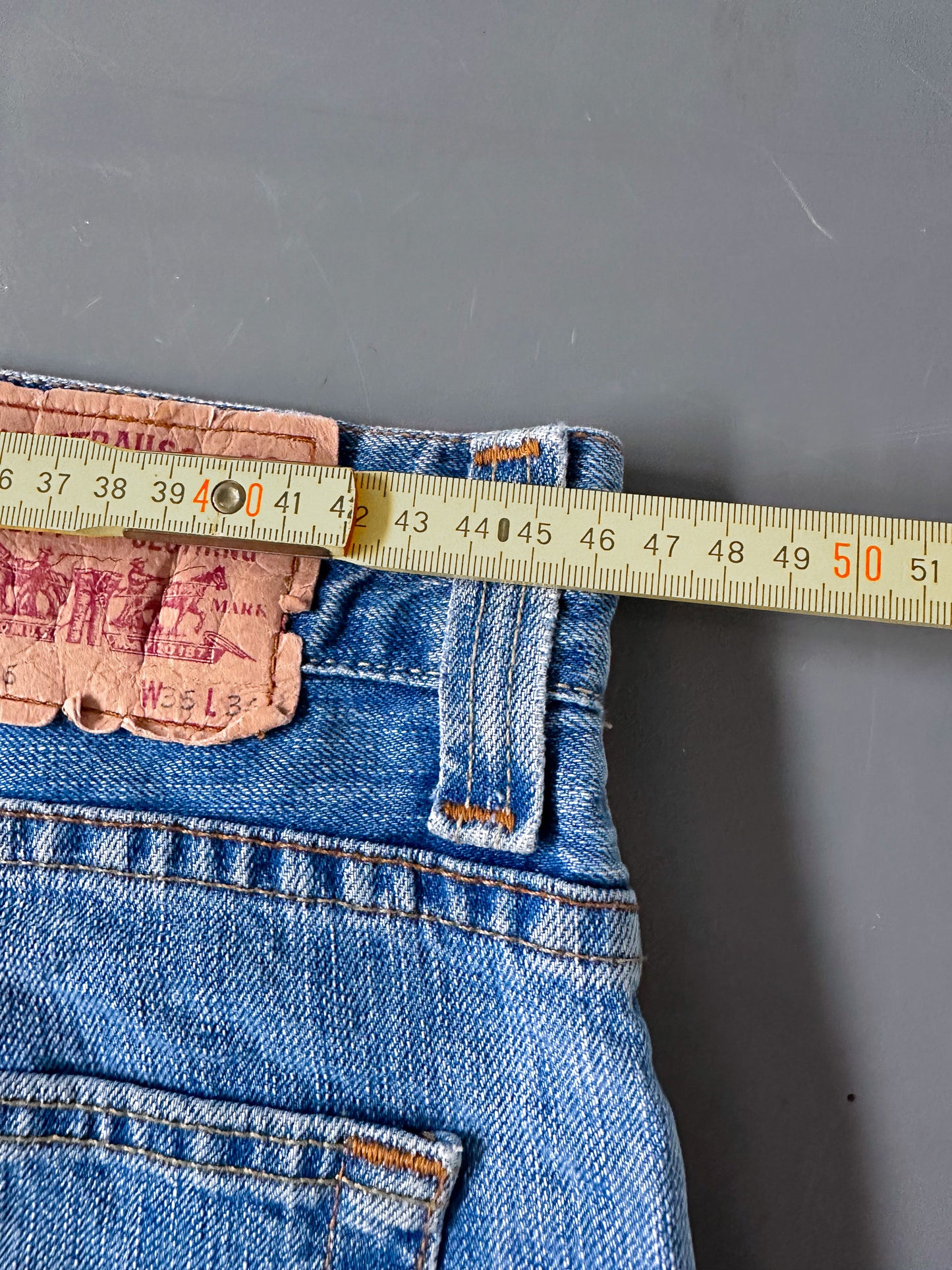 Vintage Levis Baggy Jeans |
L