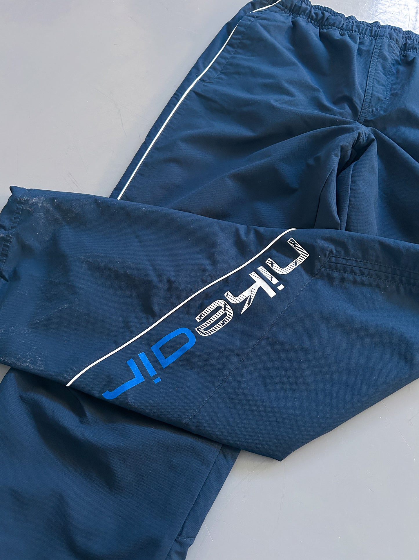 Nike Air Vintage Trackpants | M