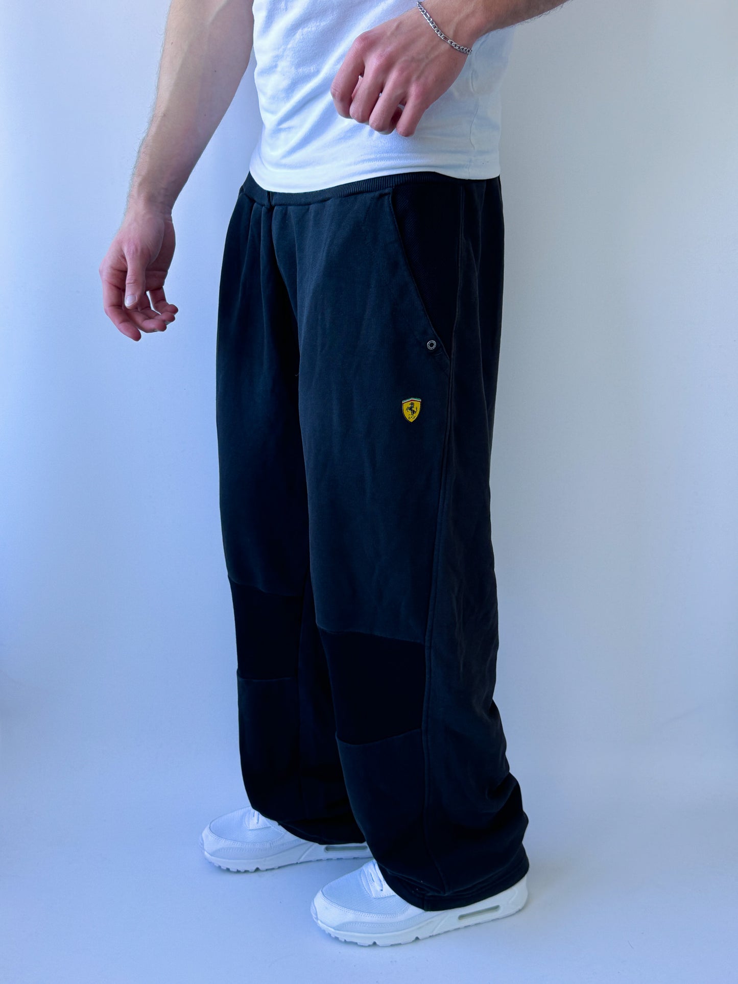 Puma x Ferrari Vintage Open Leg Sweatpants | L