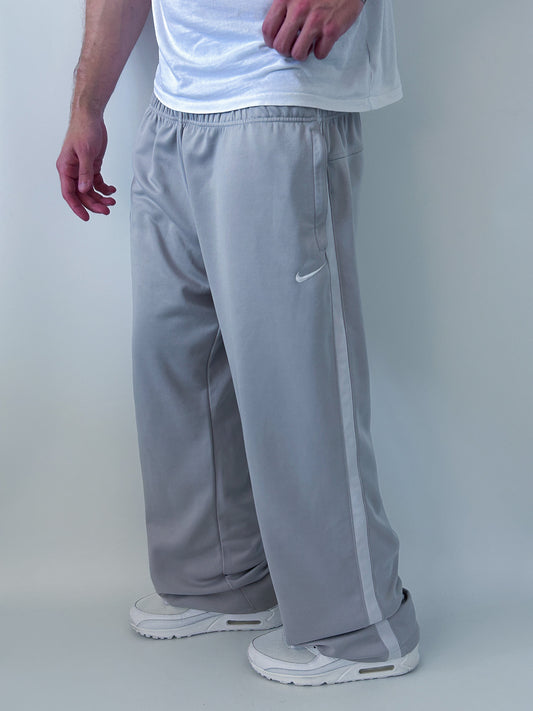 Nike Vintage *PREMIUM* Open Leg Sweatpants | L