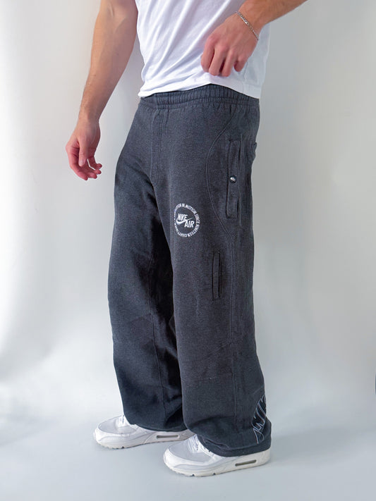 Nike Air Vintage Sweatpants | L