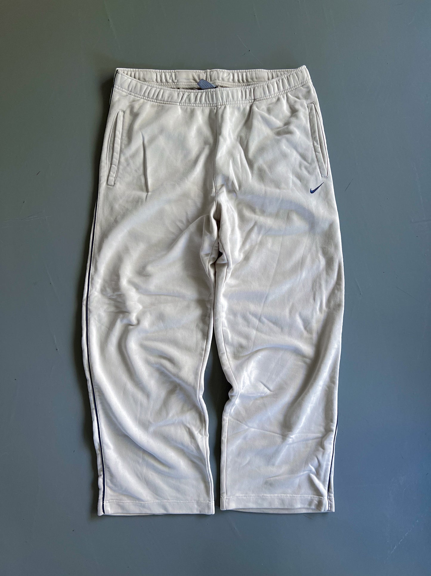 Nike Vintage *PREMIUM* Open Leg Sweatpants | L