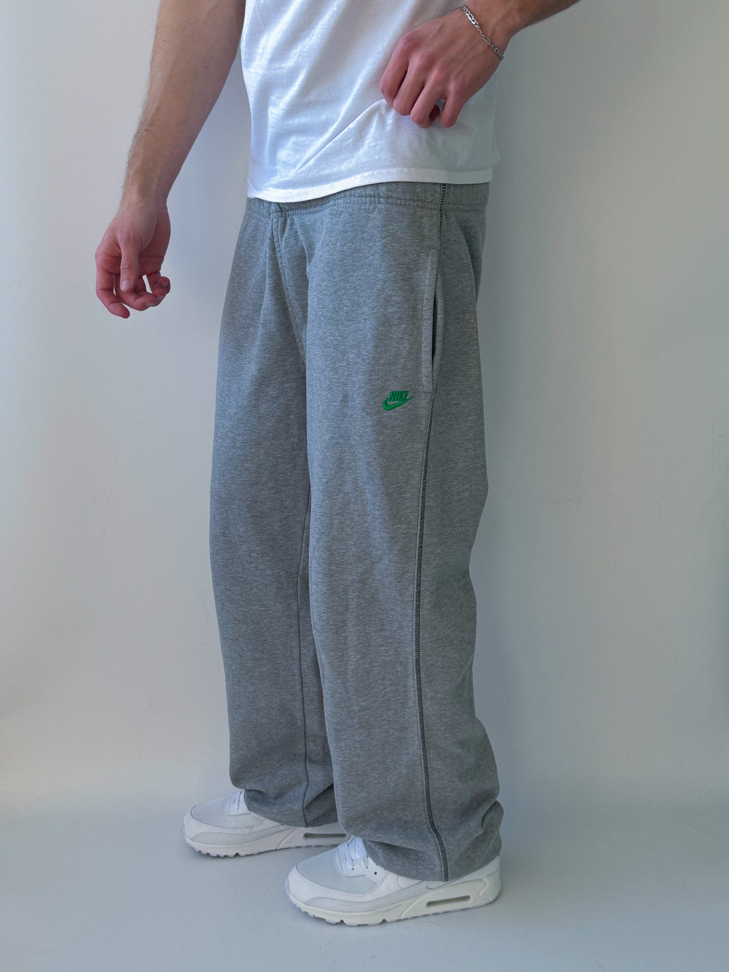 Nike Vintage *Green Logo* Sweatpants| M
