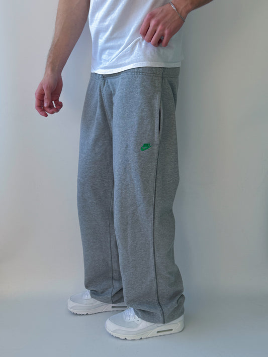 Nike Vintage *Green Logo* Sweatpants| M