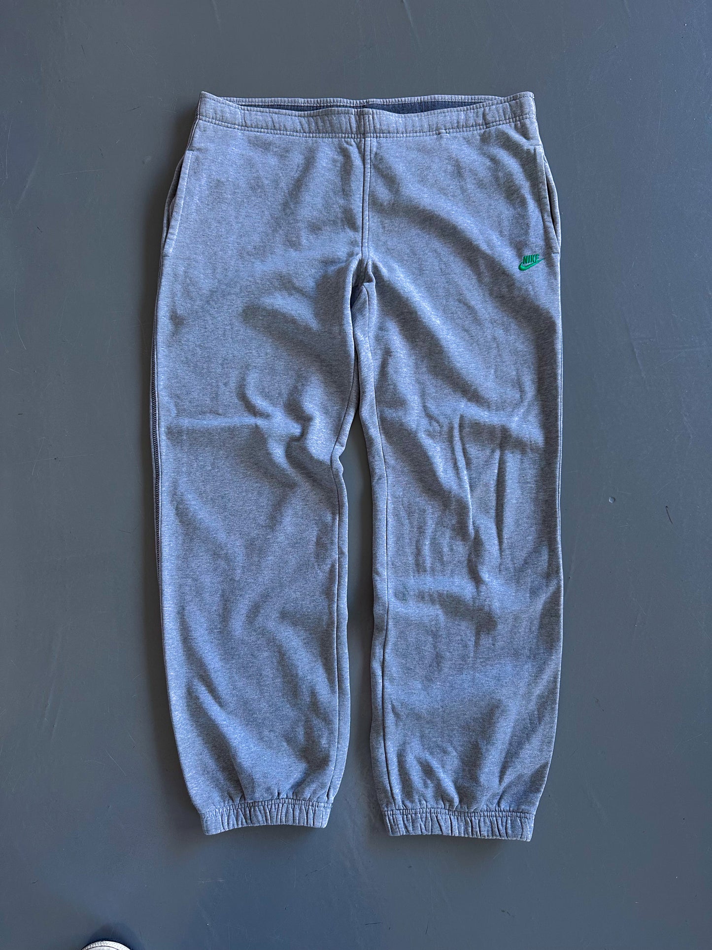Nike Vintage *Green Logo* Sweatpants| M