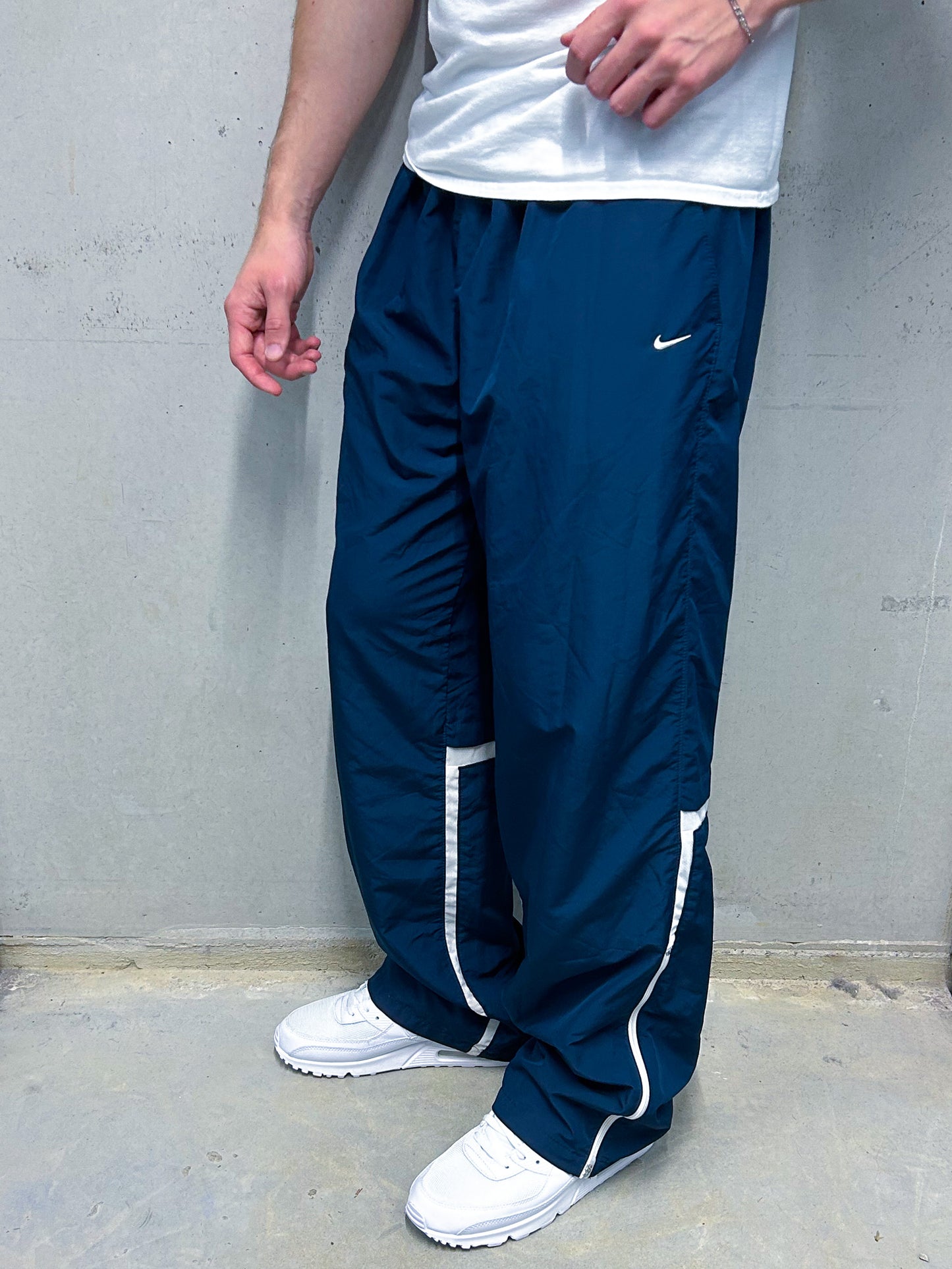 Nike Vintage *Premium* Trackpants | L