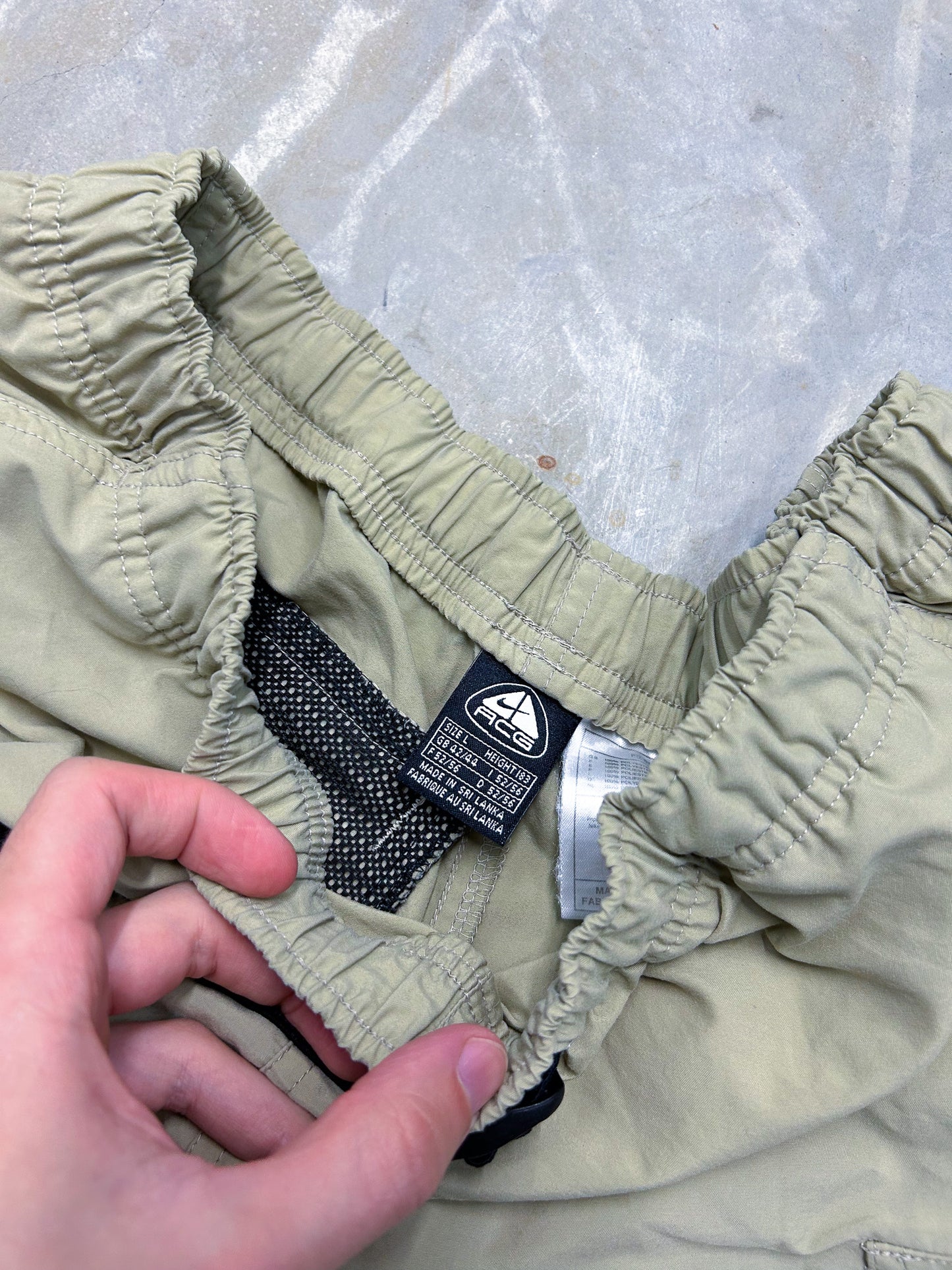 Nike ACG Vintage Cargo Shorts | L