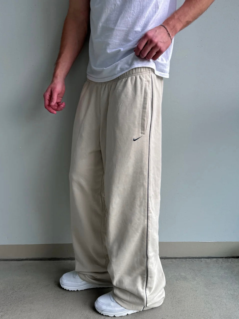 Nike Vintage *PREMIUM* Open Leg Sweatpants | L