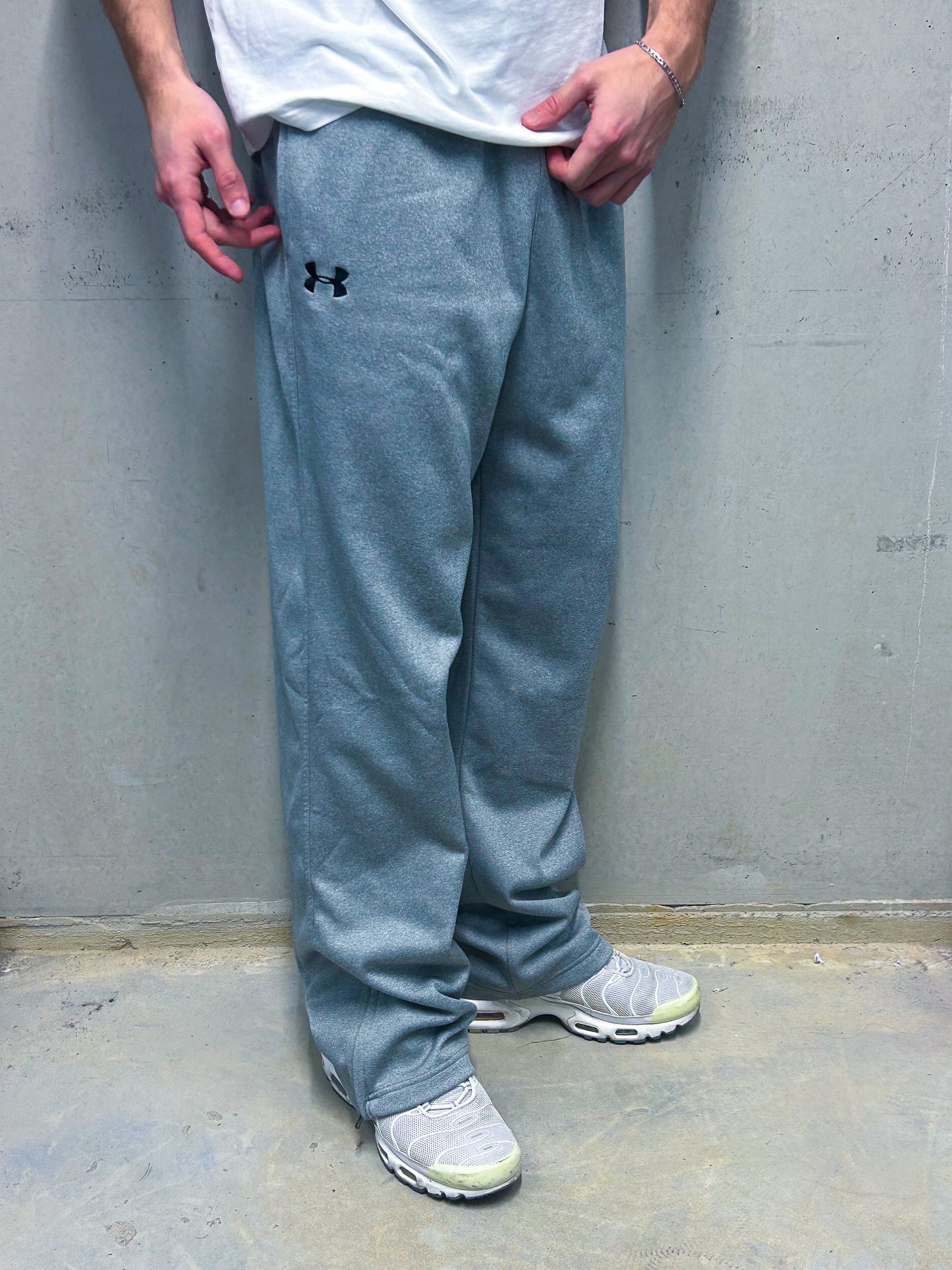 Under Armor Vintage Sweatpants | L