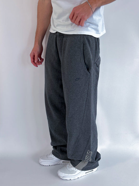 Nike Air Vintage Sweatpants | L