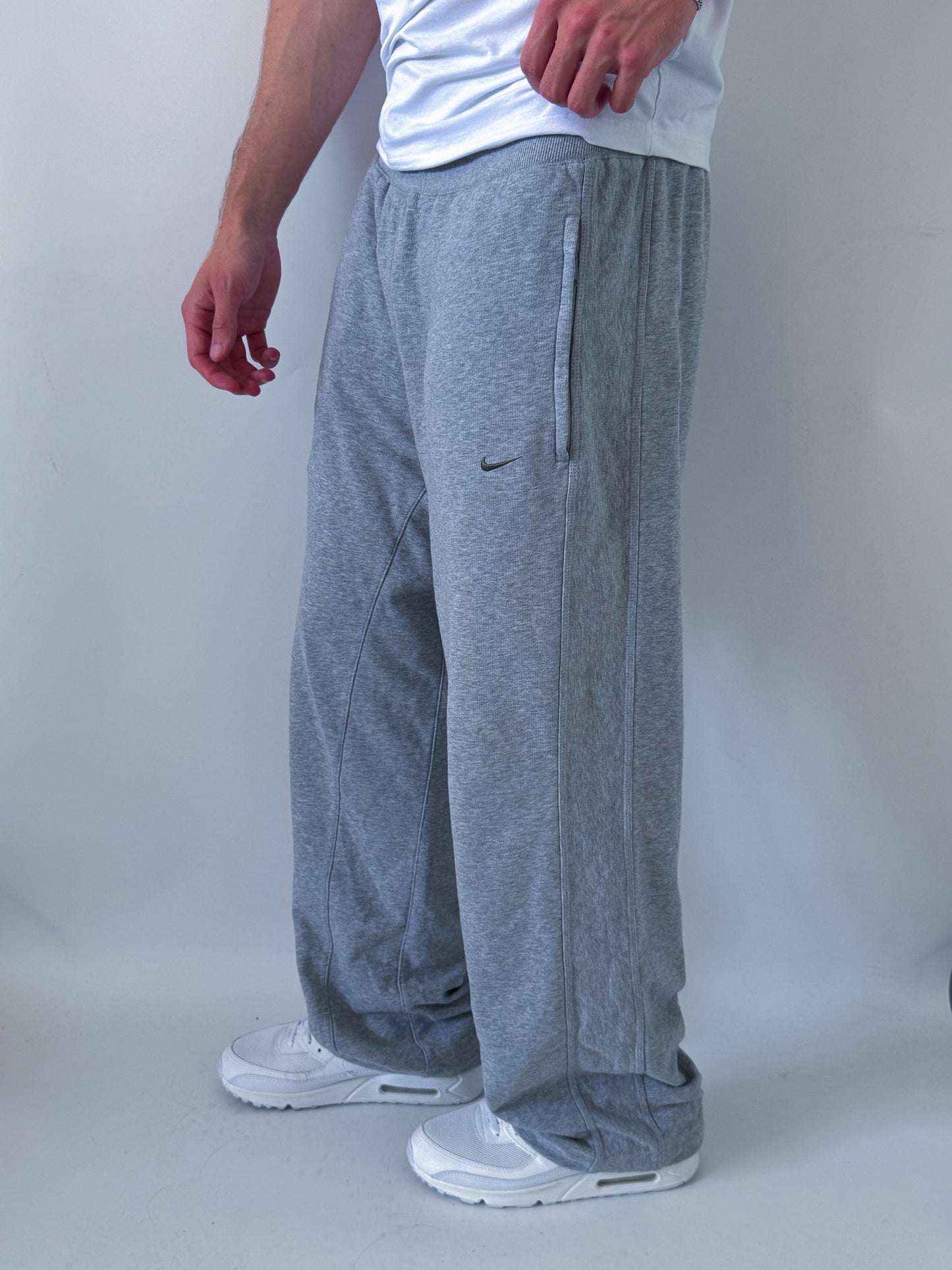 Nike Vintage *PREMIUM* Open Leg Sweatpants | L