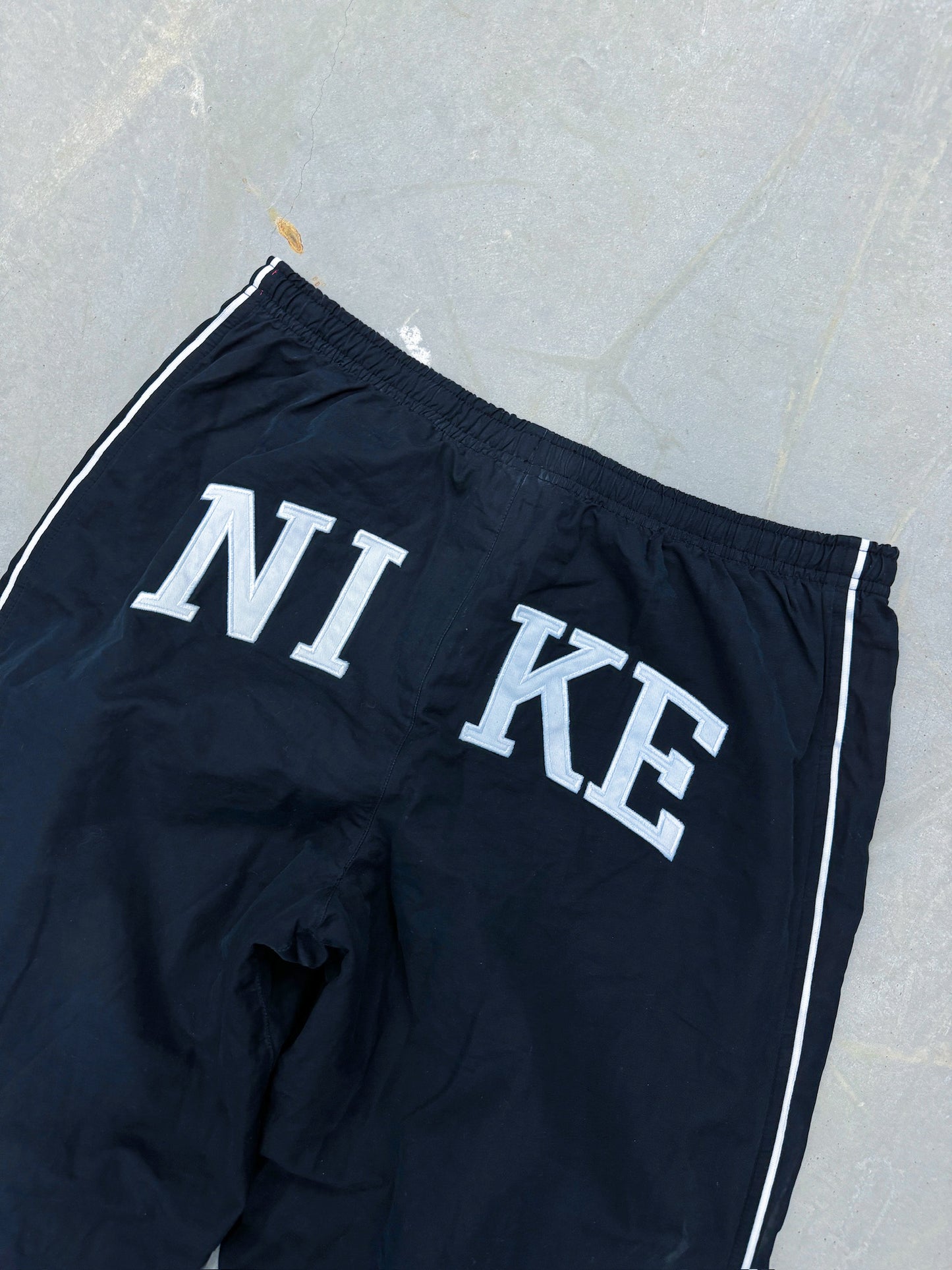 Nike Vintage *Premium* Trackpants | M