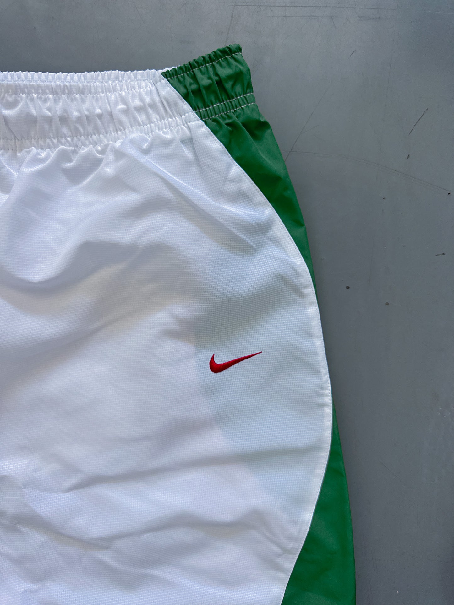 Vintage Nike *Deadstock* Shorts | L