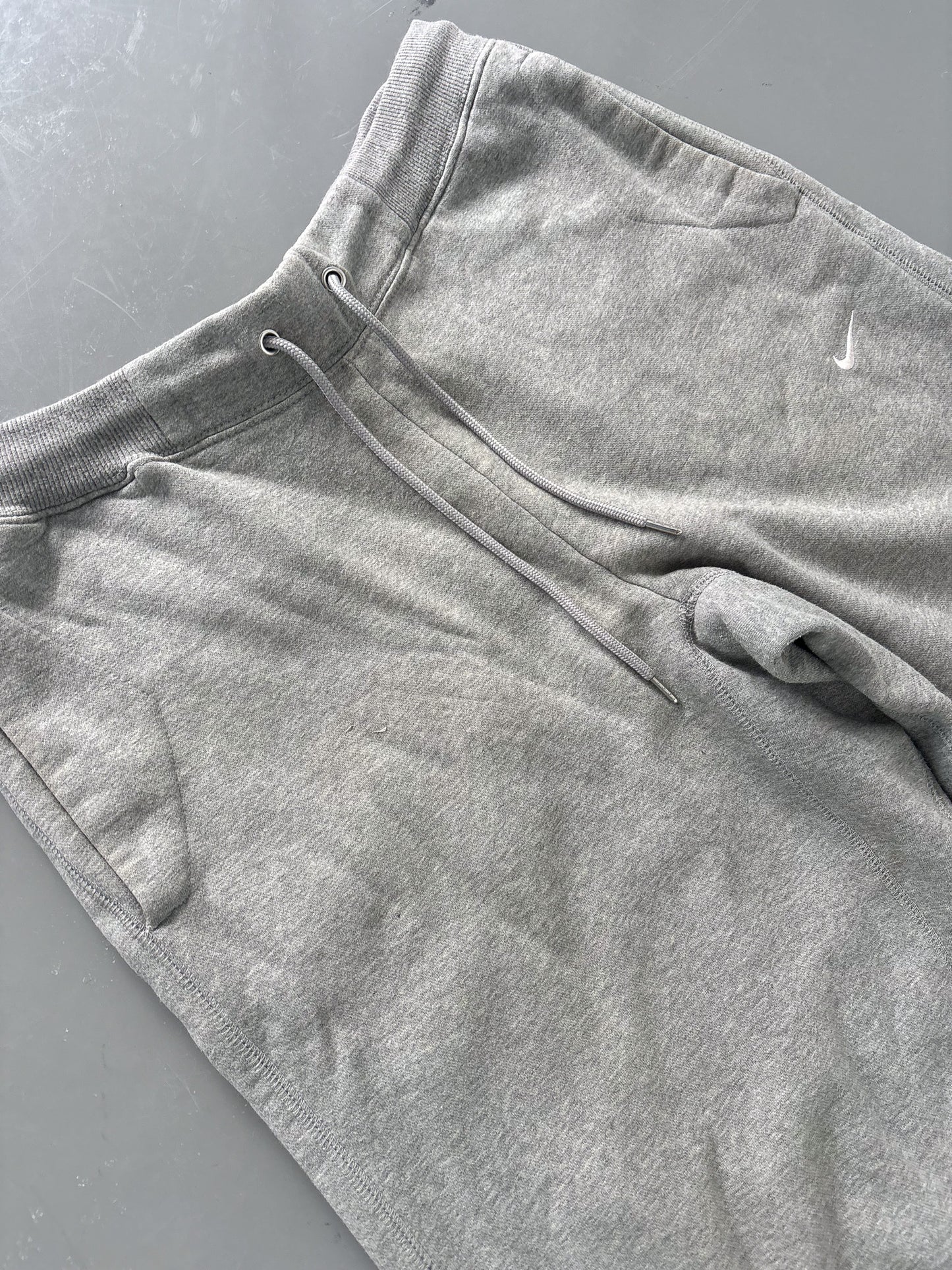 Nike Vintage *Open Leg* Sweatpants | M