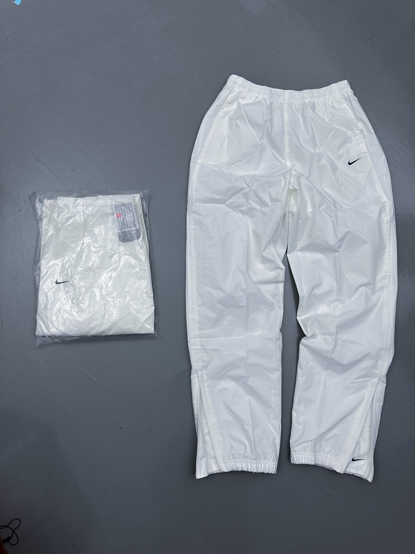 Nike Vintage *Deadstock 2005* Trackpants | M