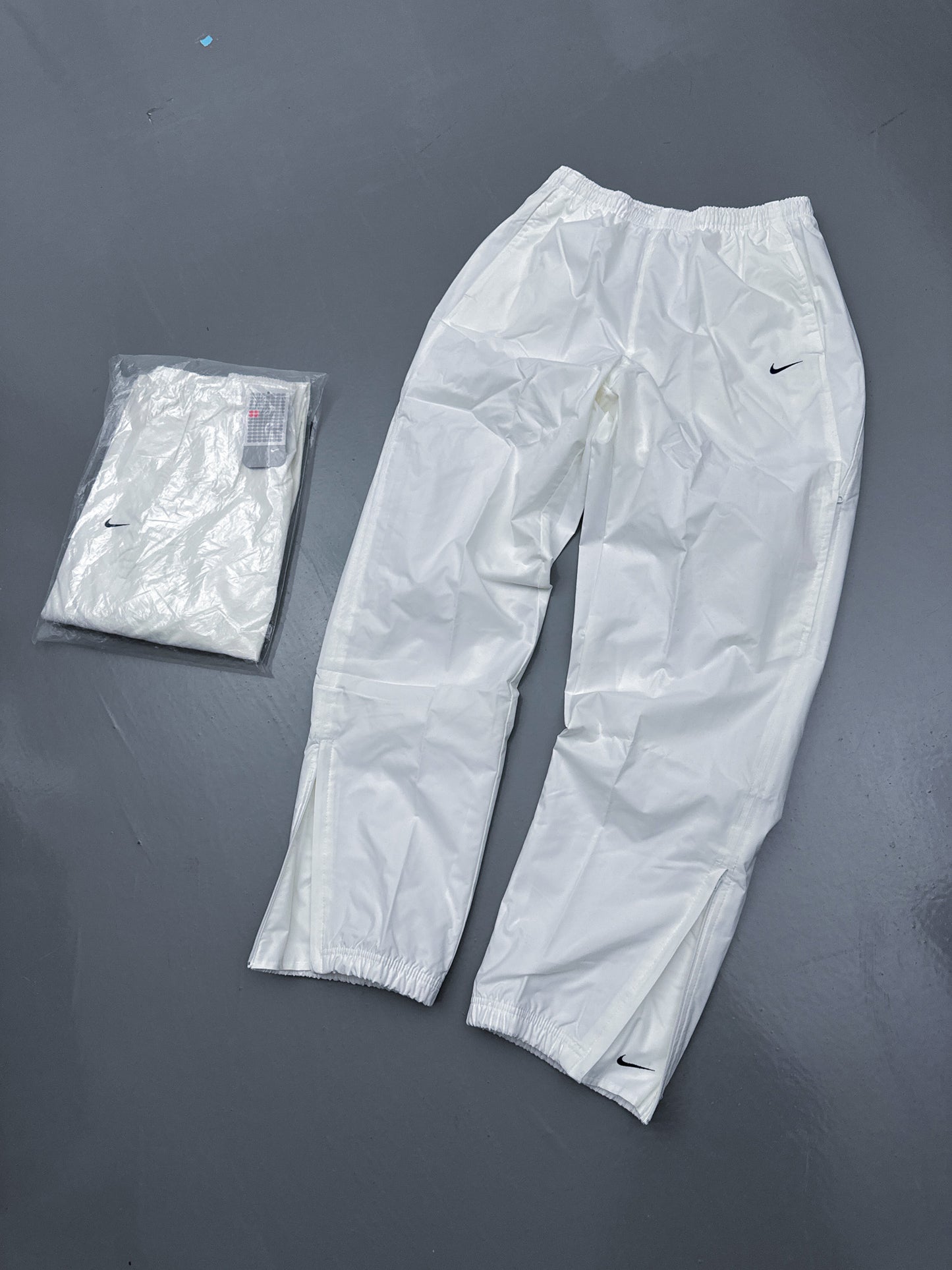 Nike Vintage *Deadstock 2005* Trackpants | M