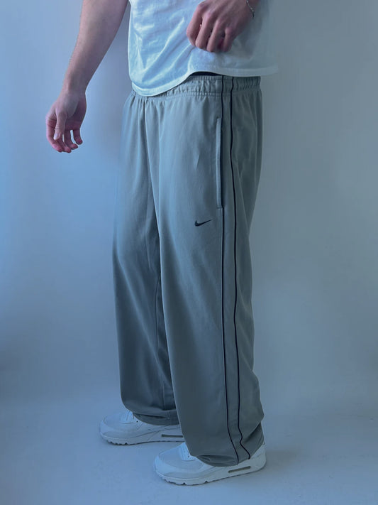Nike Vintage *PREMIUM* Sweatpants | M